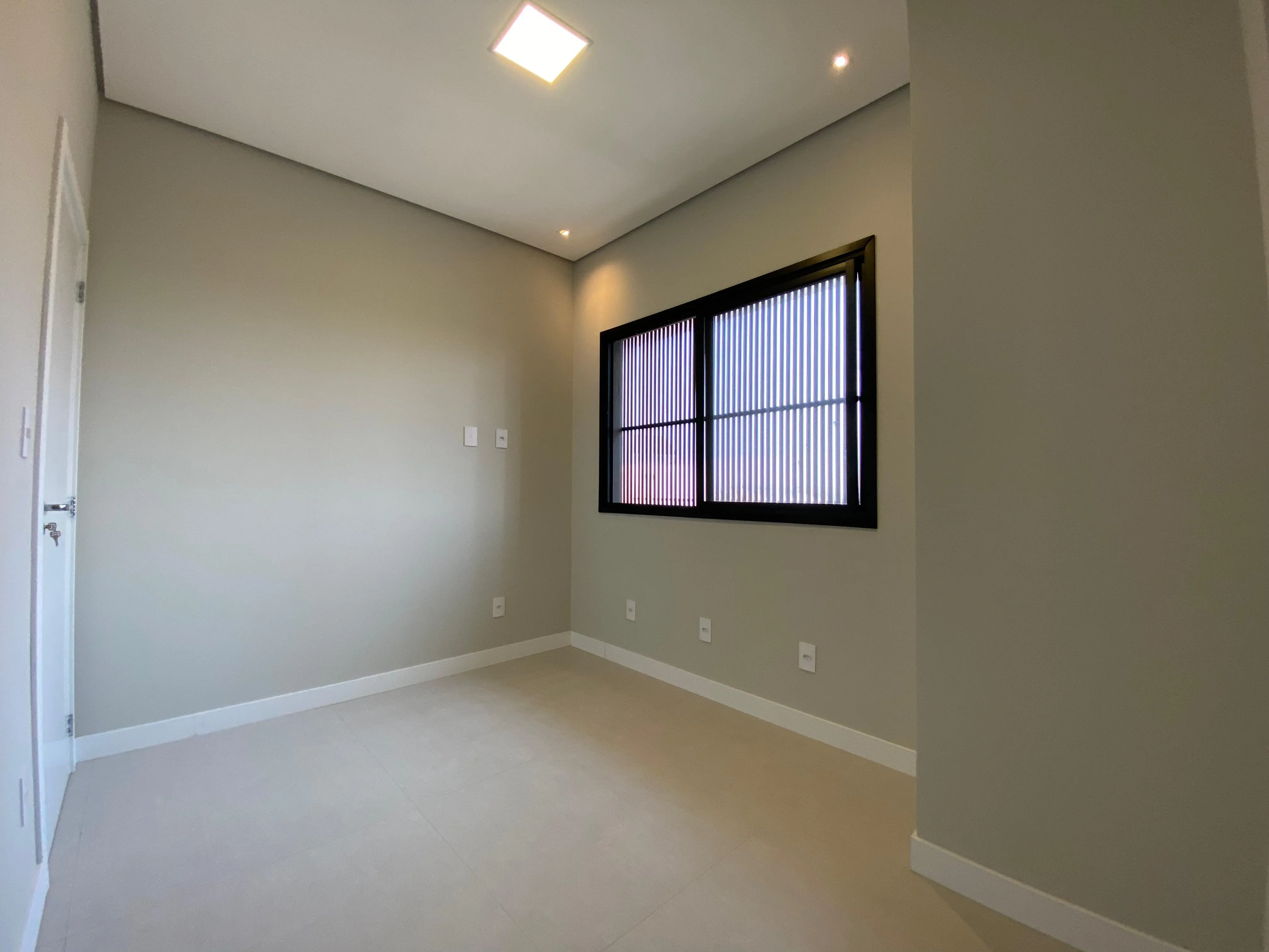 Imagem Residência de Elegância Única: Casa Exclusiva no Alphaville com Design Sofisticado e Área de Lazer Impecável