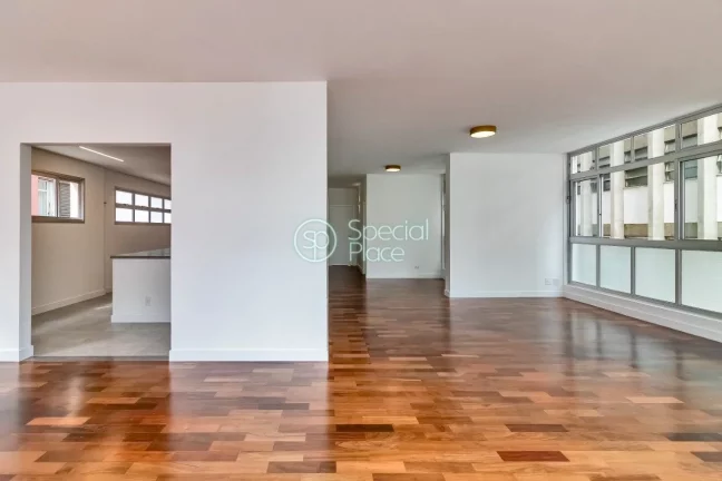 Imagem 02 Vagas de Garagem 267,75 m² de área útil 03 suítes (sendo uma master com banheiro senhor e sen...