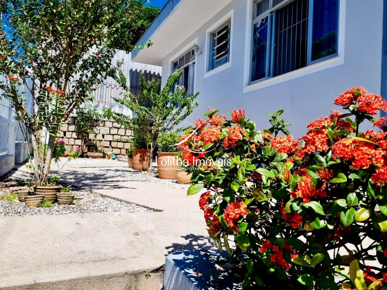 Imagem CASA COM 4 DORMITÓRIOS À VENDA PRÓXIMO À AV. MAX SCHRAMM