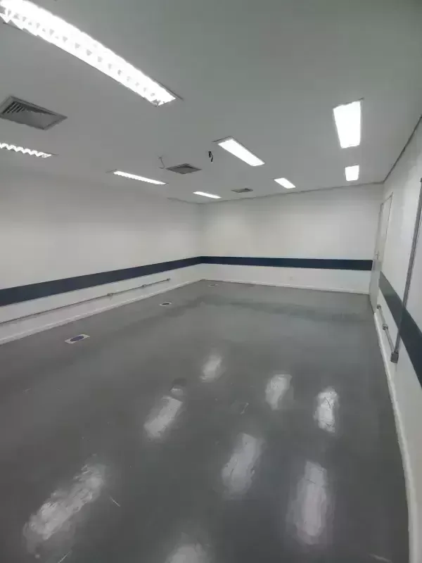 Imagem Ponto Comercial de Esquina com 360m², Grande Visibilidade, 3 Banheiros, Cozinha e Estacionamento Privativo