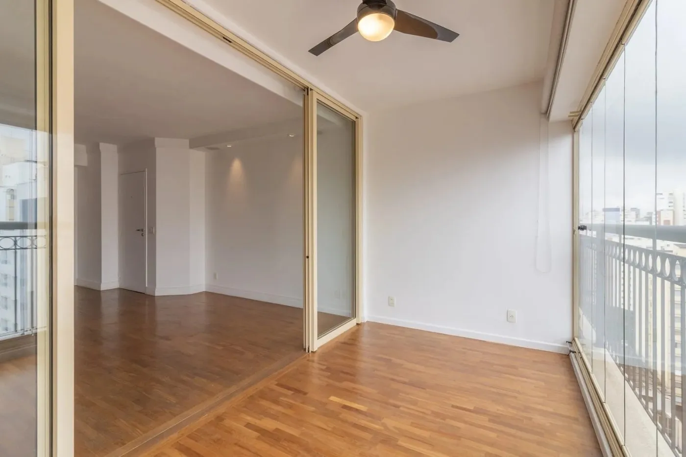 Imagem Apartamento para Venda em São Paulo, Pinheiros, 3 dormitórios, 1 suíte, 2 banheiros, 2 vagas