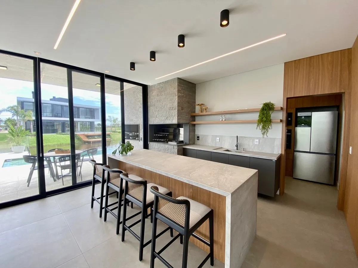 Imagem Sobrado mobiliado e decorado, beira Lago