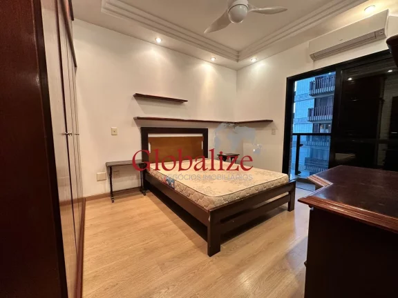 Imagem Apartamento à venda com 252m², 3 suítes, frente mar com sacadas por R$3.000.000,00 no Gonzaga em Santos