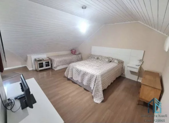 Imagem Sobrado Tríplex Semi mobiliado, 03 quartos c/suíte no Guaira/Água Verde em Curitiba PR