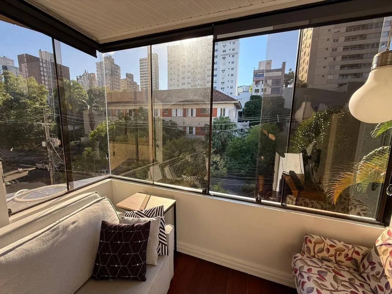 Imagem Apartamento com 02 quartos, 02 banheiros e 01 vaga Coberta no Bairro Petrópolis