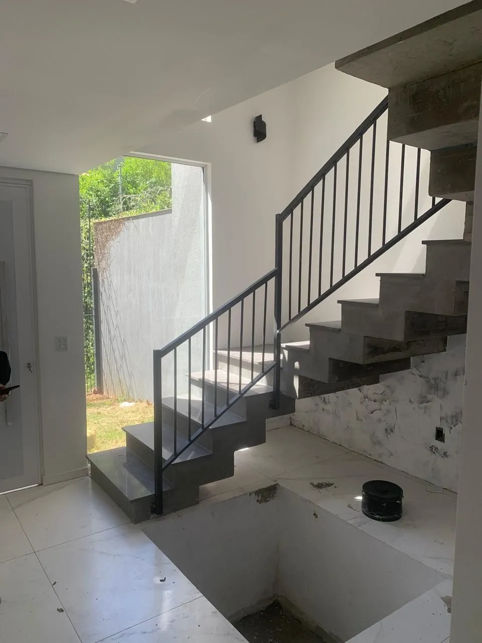 Imagem Casa com 3 dormitórios e suíte à Venda no Bairro Medianeira - Porto Alegre/RS