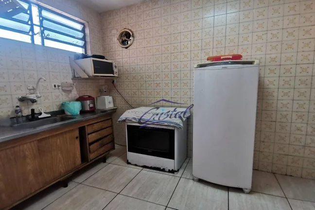 Imagem Casa Térrea de 240m² com 2 dormitórios 2 banheiros 2 vagas de garagem ótimo para construtores