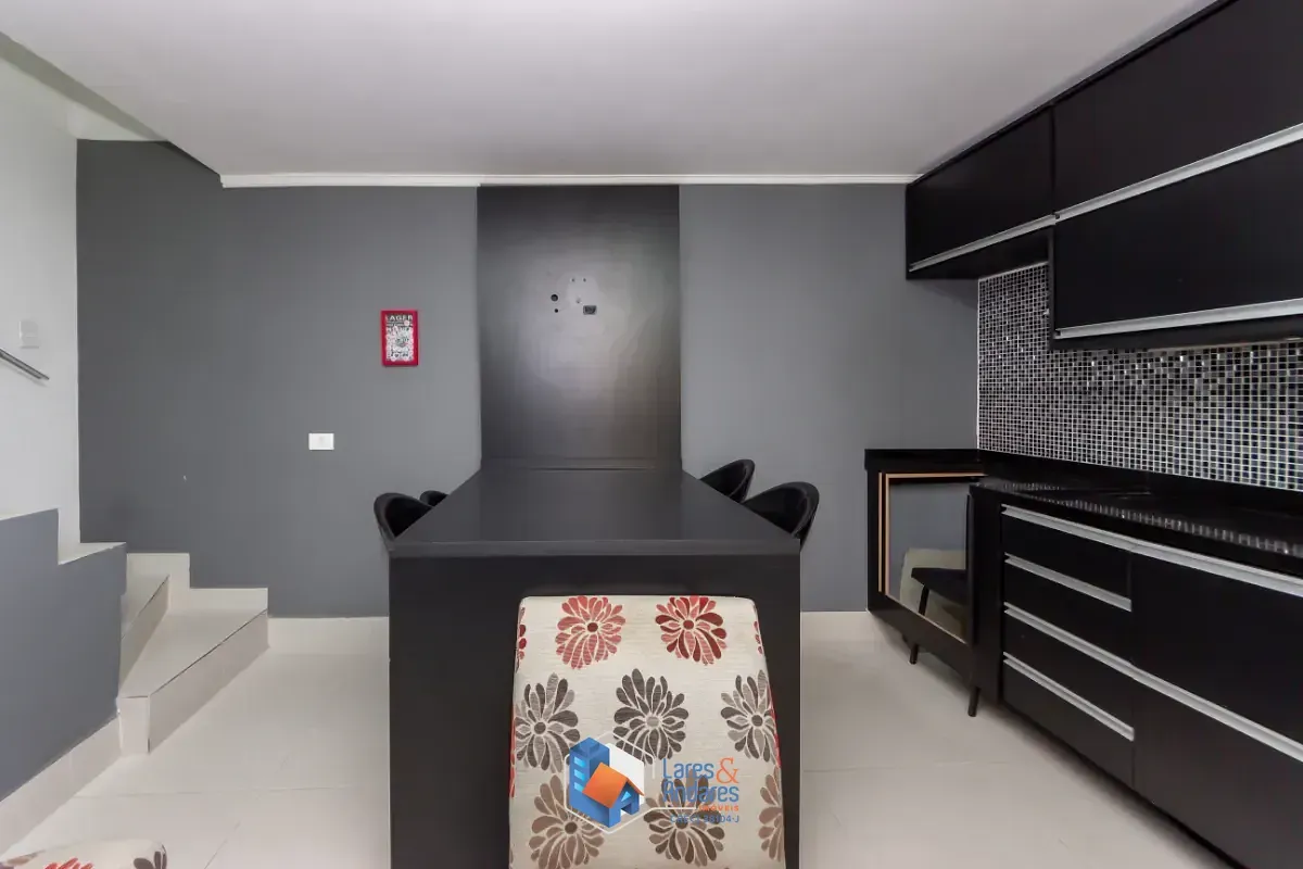 Imagem Sobrado para venda em Vila Zat com 4 quartos, sendo 2 suítes, 300m²