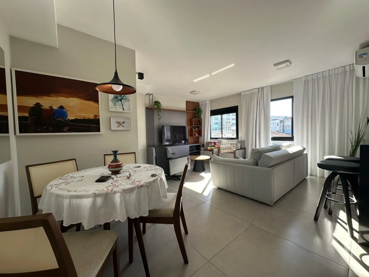 Imagem Apartamento Mobiliado e Reformado com Closet, Churrasqueira e Infraestrutura Completa no Centro de Porto Alegre