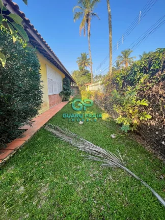 Imagem Casa ampla, térrea, 3 dormitórios sendo 2 suítes, sala para 2 ambientes com lareira, lavabo, cozinha, área de serviço, despensa