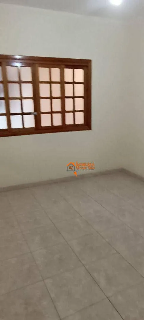 Imagem Sobrado com 3 dormitórios para alugar, 190 m² por R$ 5.800,00/mês - Jardim Tranqüilidade - Guarulhos/SP