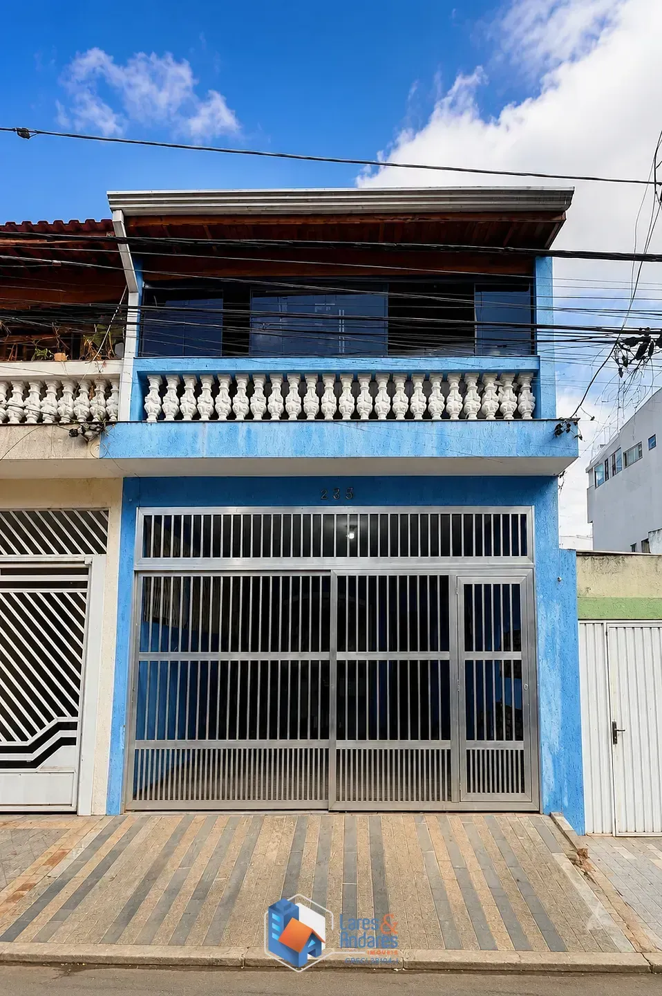 Foto do imóvel Sobrado para venda em Parque Maria Domitila com 3 quartos, sendo 1 suíte, 200m² em Rua Manuel de Oliveira Rocha