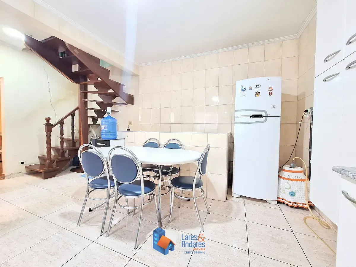 Imagem Sobrado para venda em Jardim Cecy com 2 quartos, 210m²