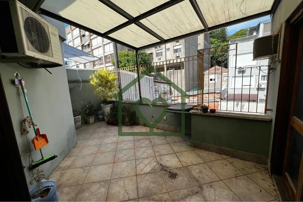 Imagem Descubra a elegância inigualável desta espetacular cobertura desocupada localizada no prestigiado ...