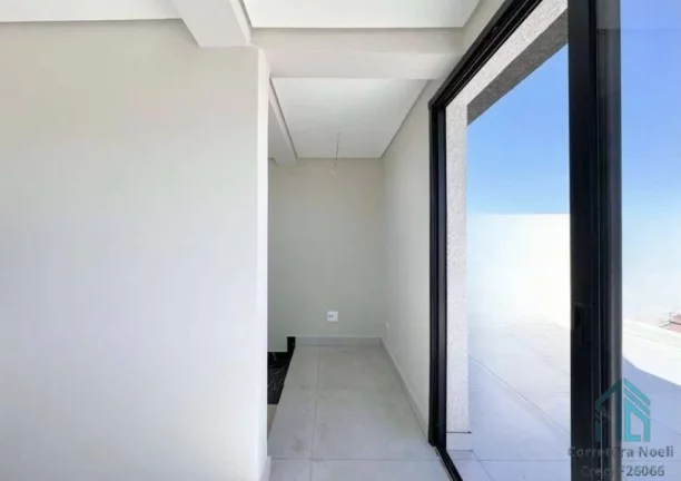 Imagem Sobrado com Ático, Terraço, 03 quartos c/suíte, Santa Felicidade em Curitiba PR
