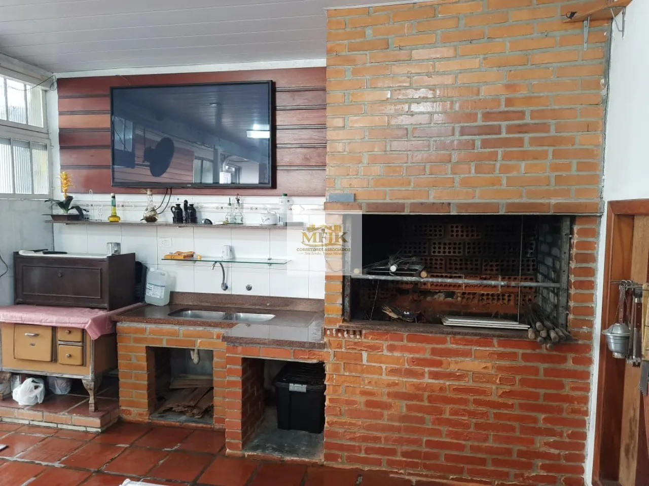 Imagem Imperdível: Casa à venda em Curitiba-PR, Boa Vista, 3 quartos, 1 suíte, 1 sala, 2 banheiros, 4 vagas de garagem.