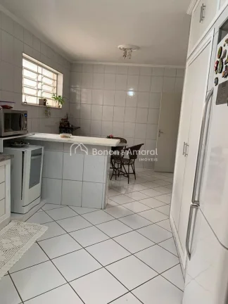 Imagem Localizada na Cidade Universitária, em Campinas, esta casa térrea reúne conforto, praticidade e e...