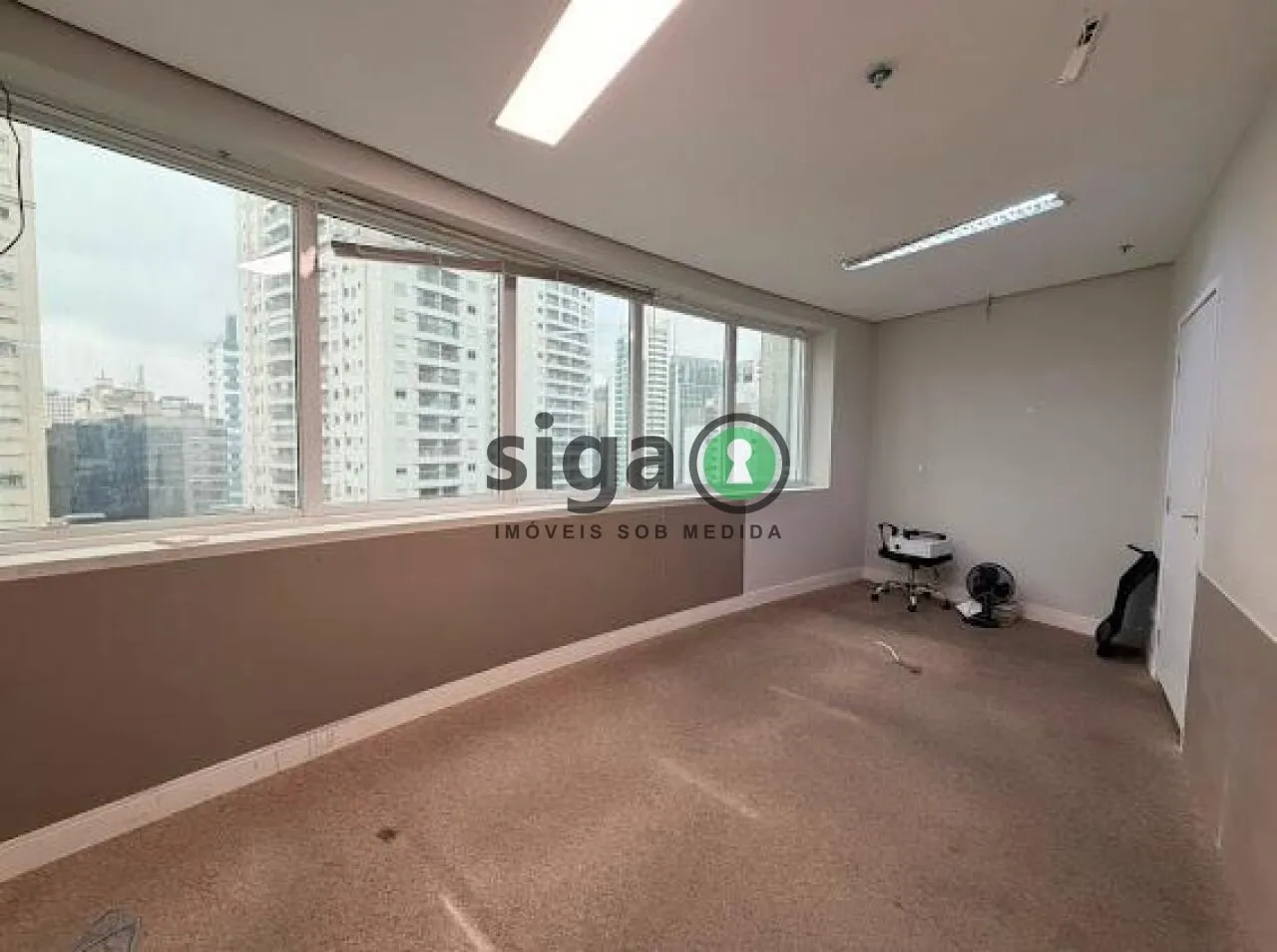 Imagem Conjunto Comercial a Venda e Locação em Cerqueira César com 153m², Sem mobília.