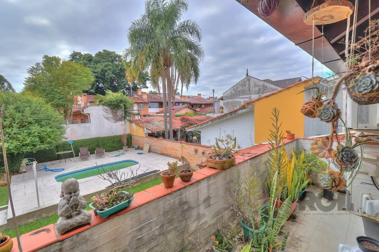 Imagem Casa a venda composta de 4 dormitórios no bairro Jardim Isabel em Porto Alegre