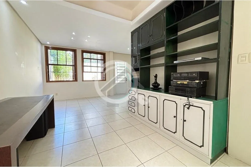 Imagem Se você busca um imóvel aconchegante e bem localizado, esta é a sua chance! Este apartamento de 1...