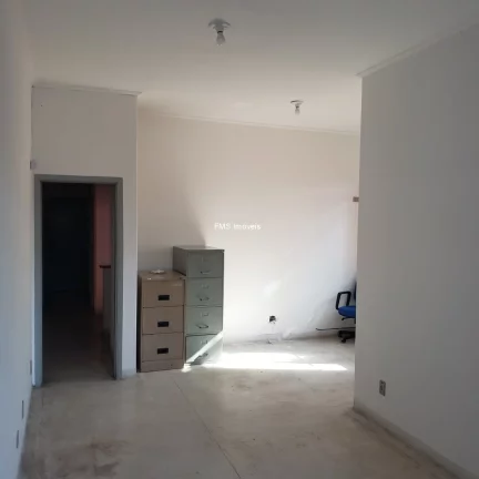 Imagem Casa Comercial para Locação: 8 salas, 2 banheiros, 4 vagas de garagem, 500m² na melhor localização do Campo Limpo, São Paulo-SP.