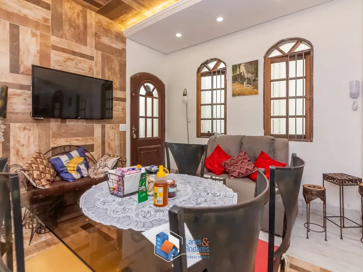 Imagem Sobrado para venda em Vila Zat com 5 quartos, sendo 2 suítes, 200m²