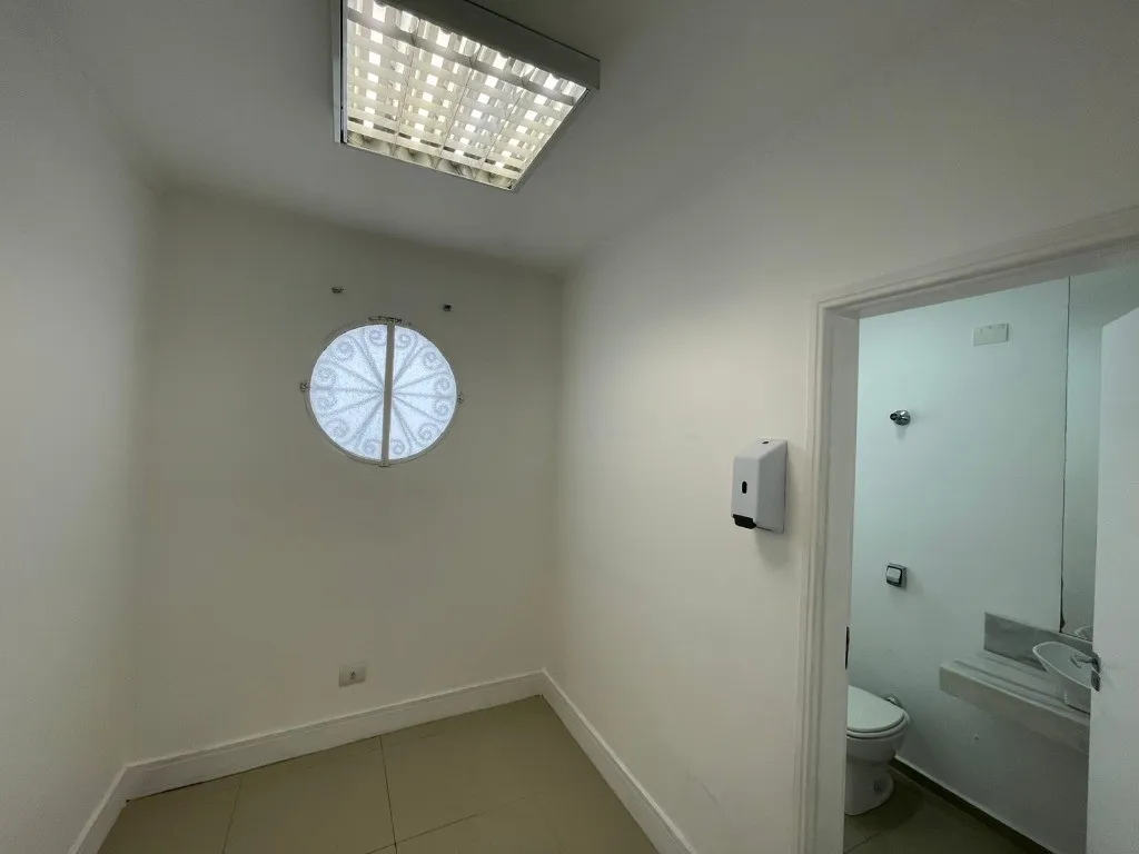 Imagem Imperdível: Casa de Luxo em São Caetano do Sul-SP, 3 quartos, 3 suítes, 4 banheiros, 5 vagas, 272m² - Bairro Osvaldo Cruz!