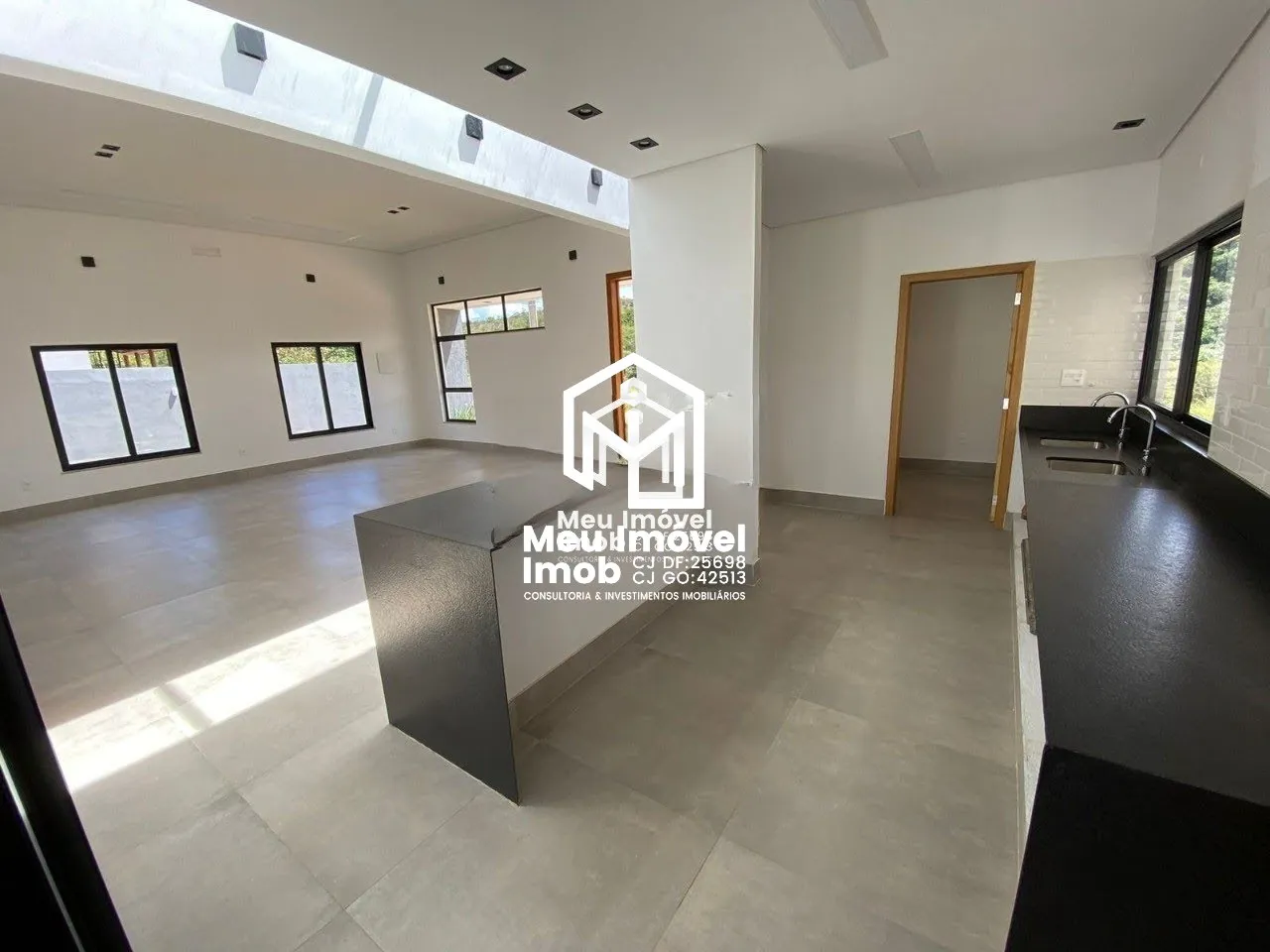 Imagem Casa 4 Quartos 2 Suítes 2 Vagas Lt 800m² Útil 260m²