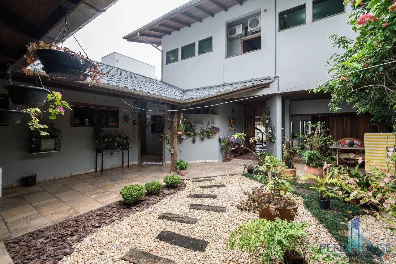 Imagem Casa para Venda em Porto Belo, CENTRO, 3 dormitórios, 3 suítes, 4 banheiros, 4 vagas