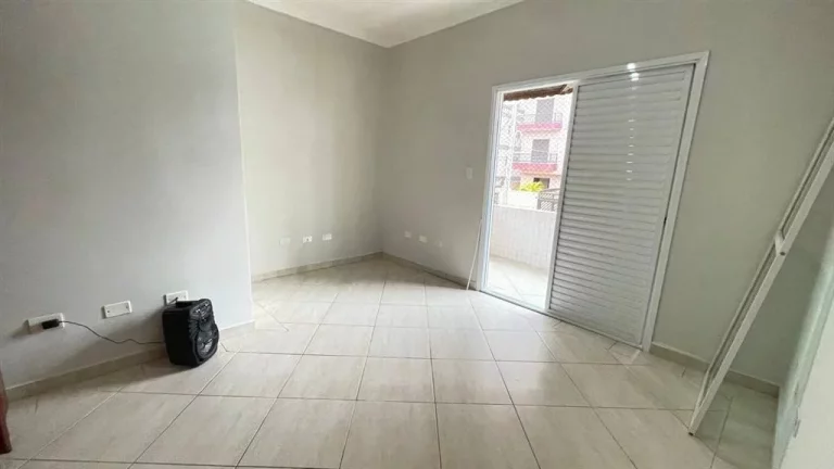 Imagem Conforto e Lazer a Passos da Praia: Sobrado com Piscina e Hidromassagem!