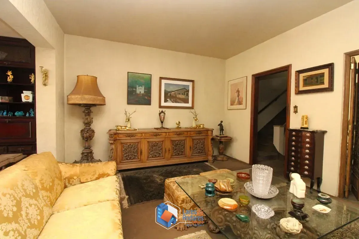 Imagem Sobrado para venda em Jardim da Glória com 4 quartos, sendo 2 suítes, 350m²
