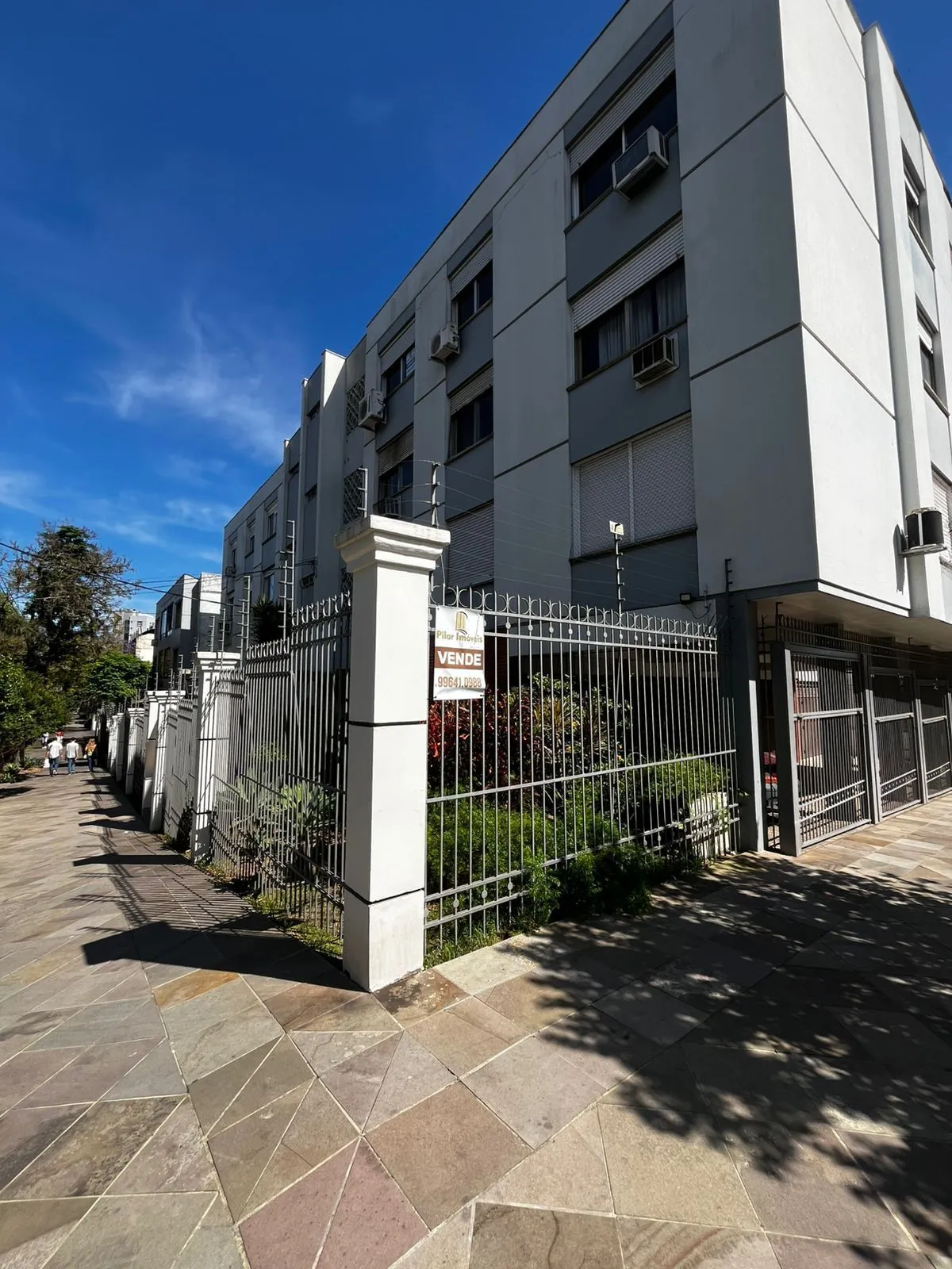 Imagem Apto de 03 dorm, 02 banheiros e dep empregada no coração do Bairro Higienópolis