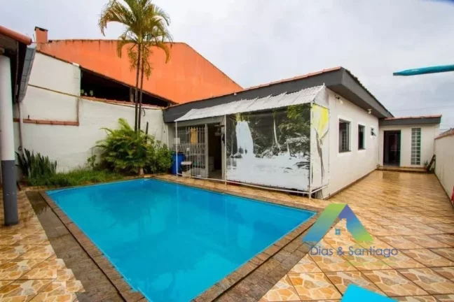 Foto do imóvel SANTO ANDRÉ Casa 300M² de terreno, 224M² area construída,2 casas, frente e fundo, espaço gourmet, piscina, 2 vagas ótima localização e valor !!!