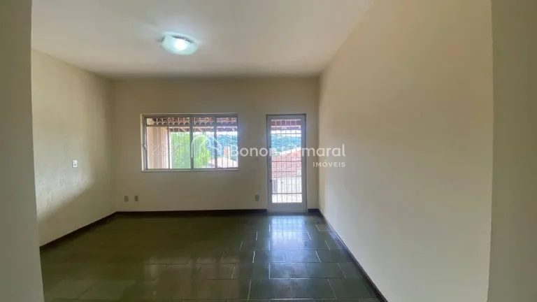 Imagem Casa térrea, com escada para acesso,
bem localizada no bairro Nova Sousas,
terreno de 300 m² e 197...