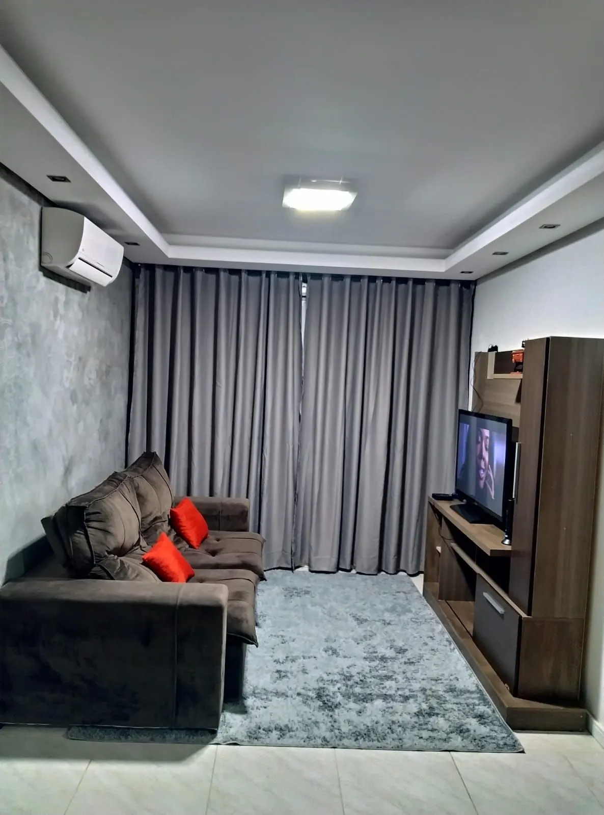 Apartamento com 02 quartos, 02 banheiros e 01 vaga no Bairro Vila Ipiranga