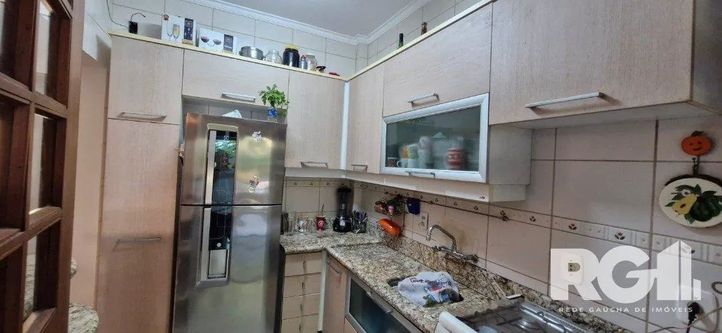 Imagem Sobrado com três dormitórios no Condoínio Residência Jardim Verde Ipanema.