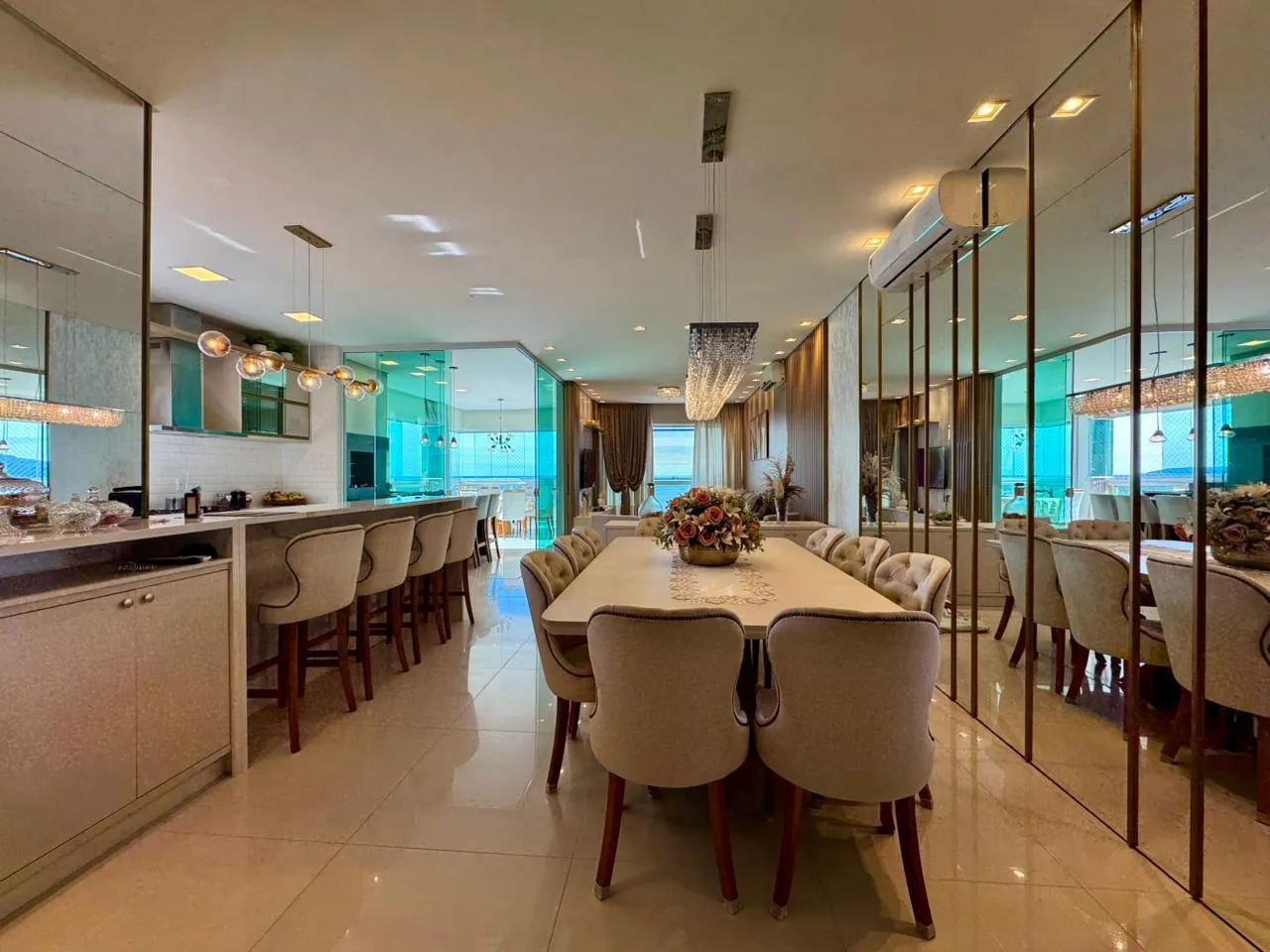 Imagem Apartamento com vista para o mar à venda com 240m2 por R$ 8.000.000,00