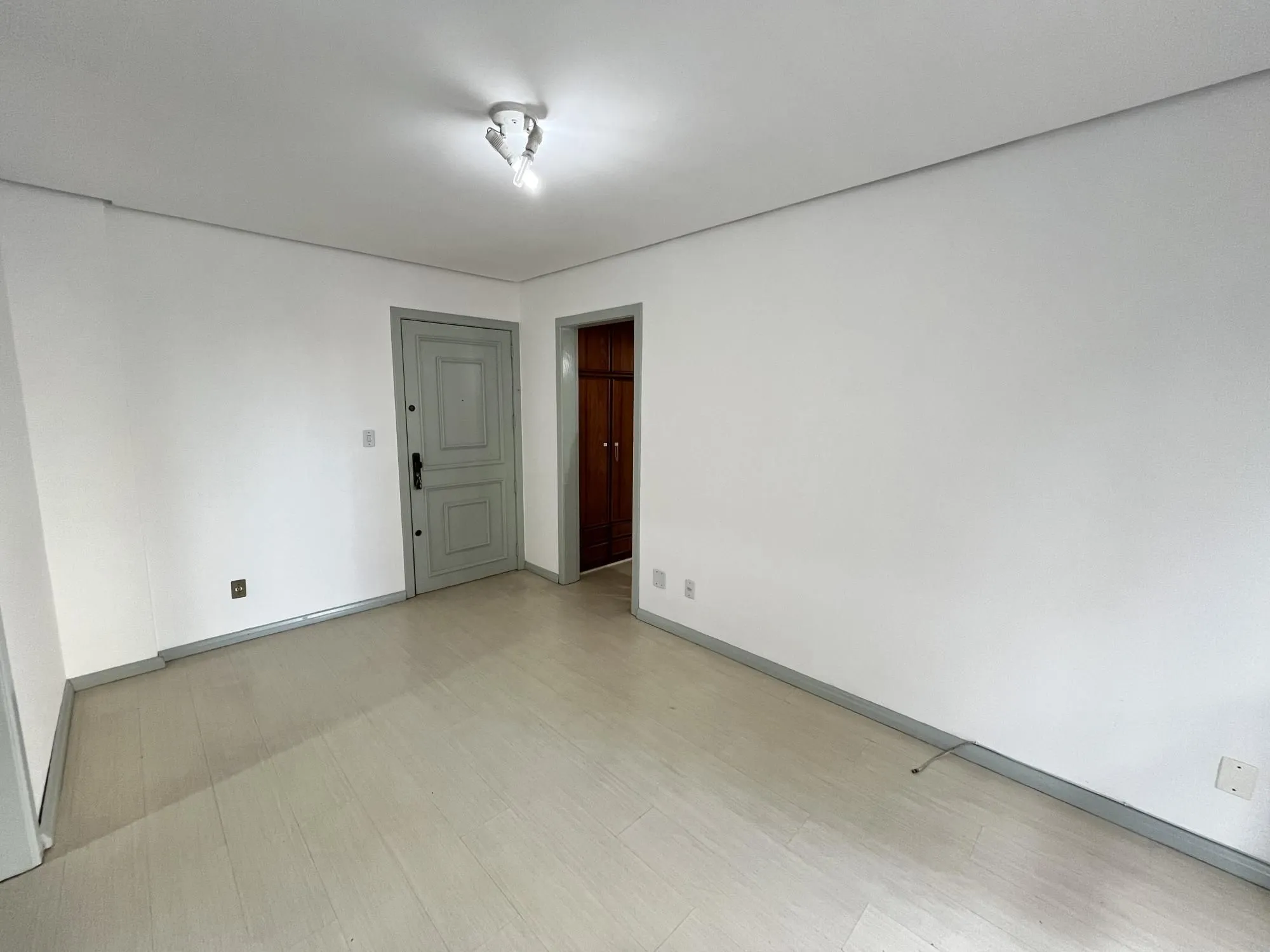 Imagem Apartamento de 1 quarto, 2 sacadas e 1 vaga de garagem no bairro Farroupilha POA