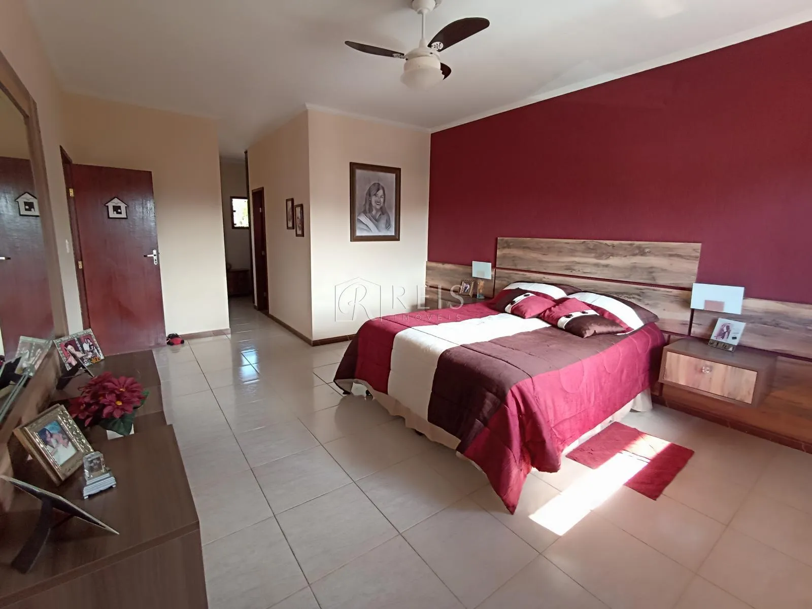 Imagem Casa para Venda em Rio das Ostras, Jardim Bela Vista, 4 dormitórios, 4 suítes, 6 banheiros, 2 vagas