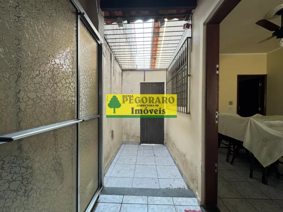 Imagem Casa à venda em Caraguatatuba-SP, bairro Caputera: 3 quartos, 2 suítes, 2 salas, 4 banheiros, 4 vagas de garagem. Venha conferir!