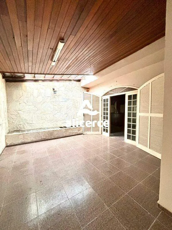 Imagem Casa com 4 Quartos e 3 banheiros à venda, 320m² no bairro Balneário em Florianópolis