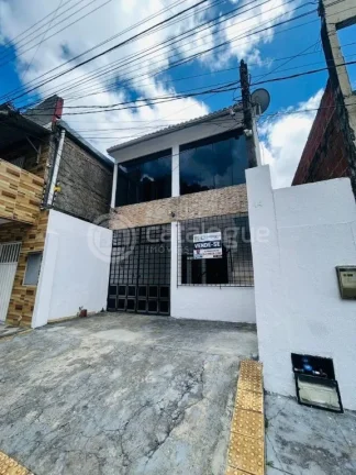 Imagem Excelente Casa em Lagoa Nova - Localização Estratégica e Amplo Espaço!