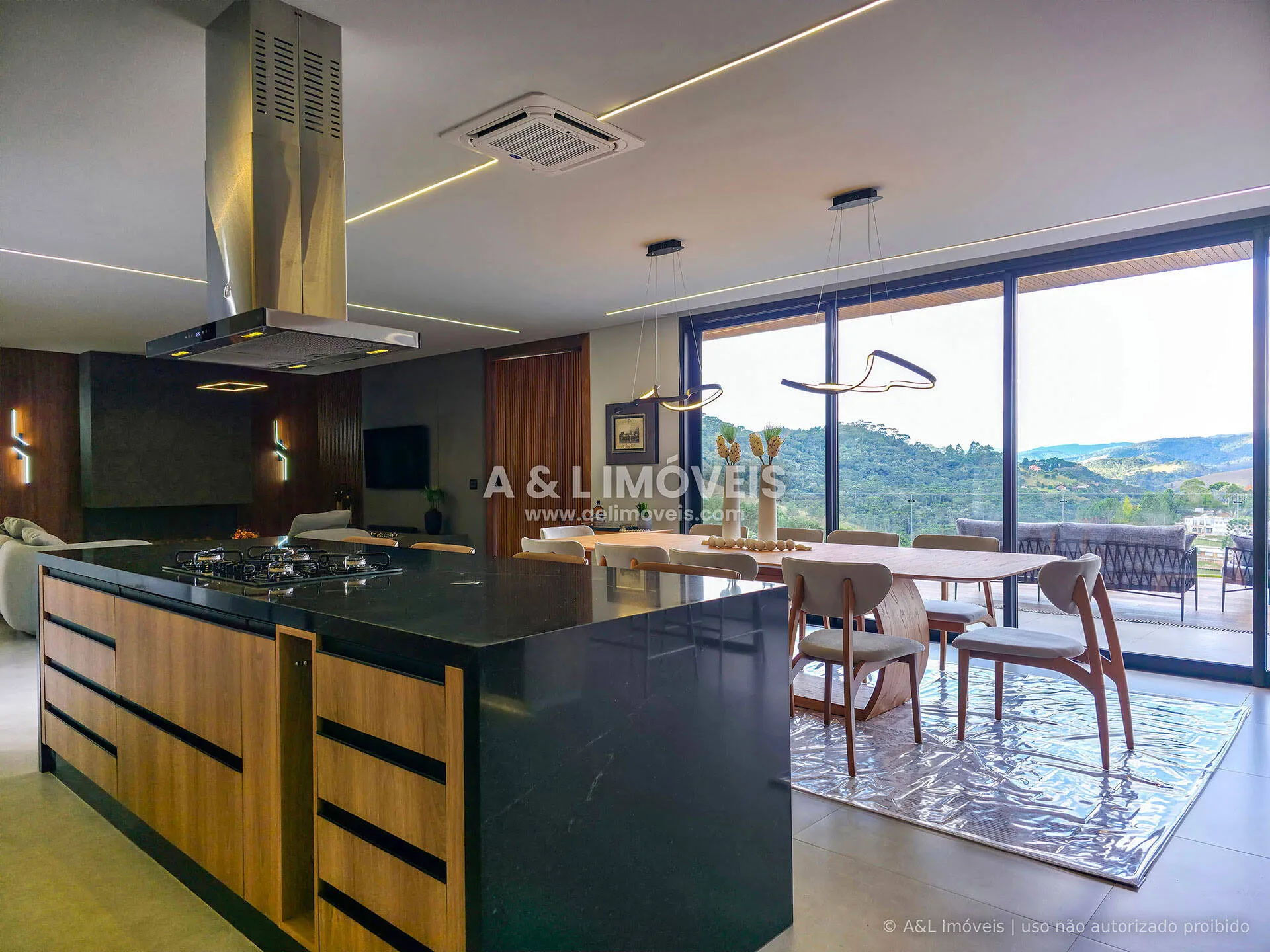 Imagem Casa à venda em Campos do Jordão | Iporanga | 4 suítes | Spa
