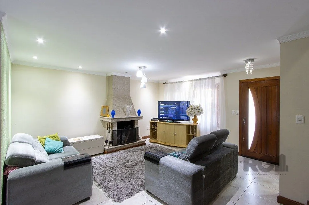 Imagem Casa para Venda - 300m², 5 dormitórios, sendo 1 suites, 4 vagas - Portal do Guarujá