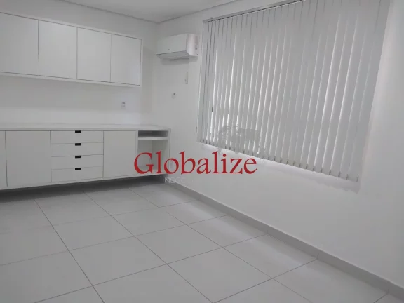 Imagem Sala comercial de 80,00 m² no Boqueirão, Santos-SP! Espaço com 4 salas, 2 banheiros, 1 vaga de garagem e 4 aparelhos de ar condicionado.