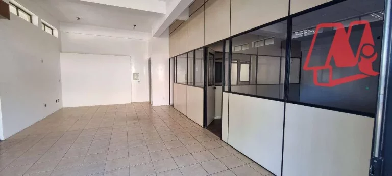 Imagem Na Cavalhada, loja de 90m².