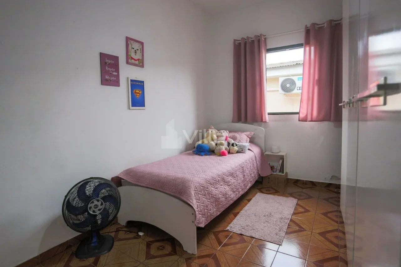 Imagem Casa de esquina com 2 casas no mesmo terreno, ideal para morar com a família ou ter uma segunda ren...