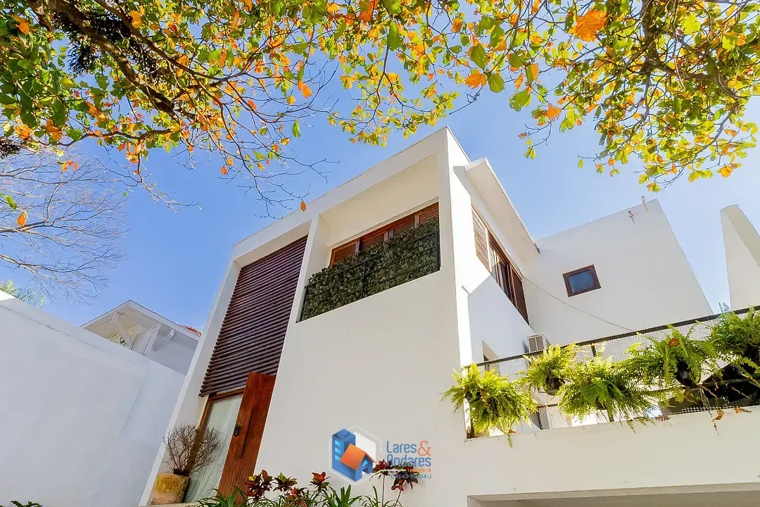 Foto do imóvel Casa para venda em Vila Ipojuca com 3 quartos, sendo 3 suítes, 290m² em Rua Paumari
