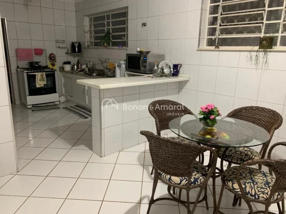 Imagem Localizada na Cidade Universitária, em Campinas, esta casa térrea reúne conforto, praticidade e e...