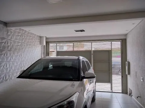 Imagem VENDA DE SOBRADO NO JARDIM VIA DUTRA, EM ARUJÁ/SP, 58m² com 3 quartos, suíte, cozinha com armários, varanda com churrasqueira e 02 vagas. CONSULTE-NOS